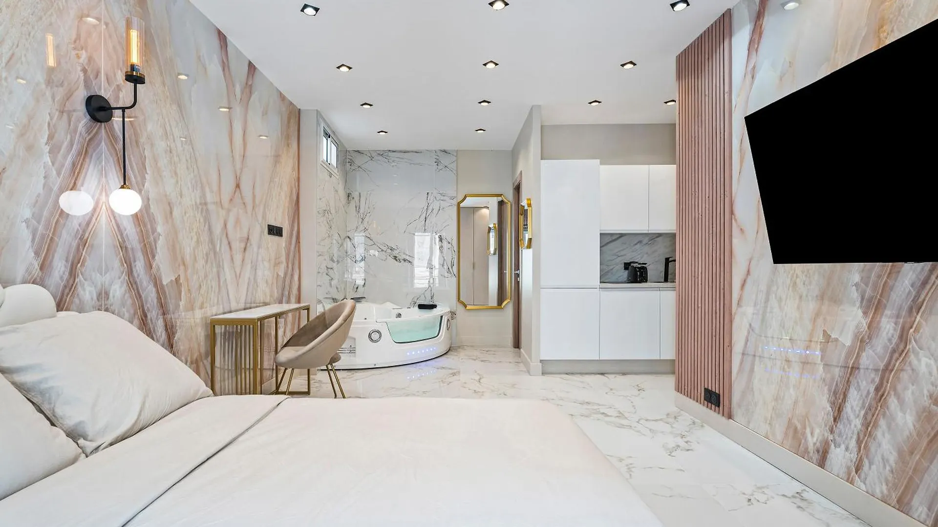 Nice Renting - 8France - Luxury & Comfort Love Room Suite Jacuzzi Massena contacts