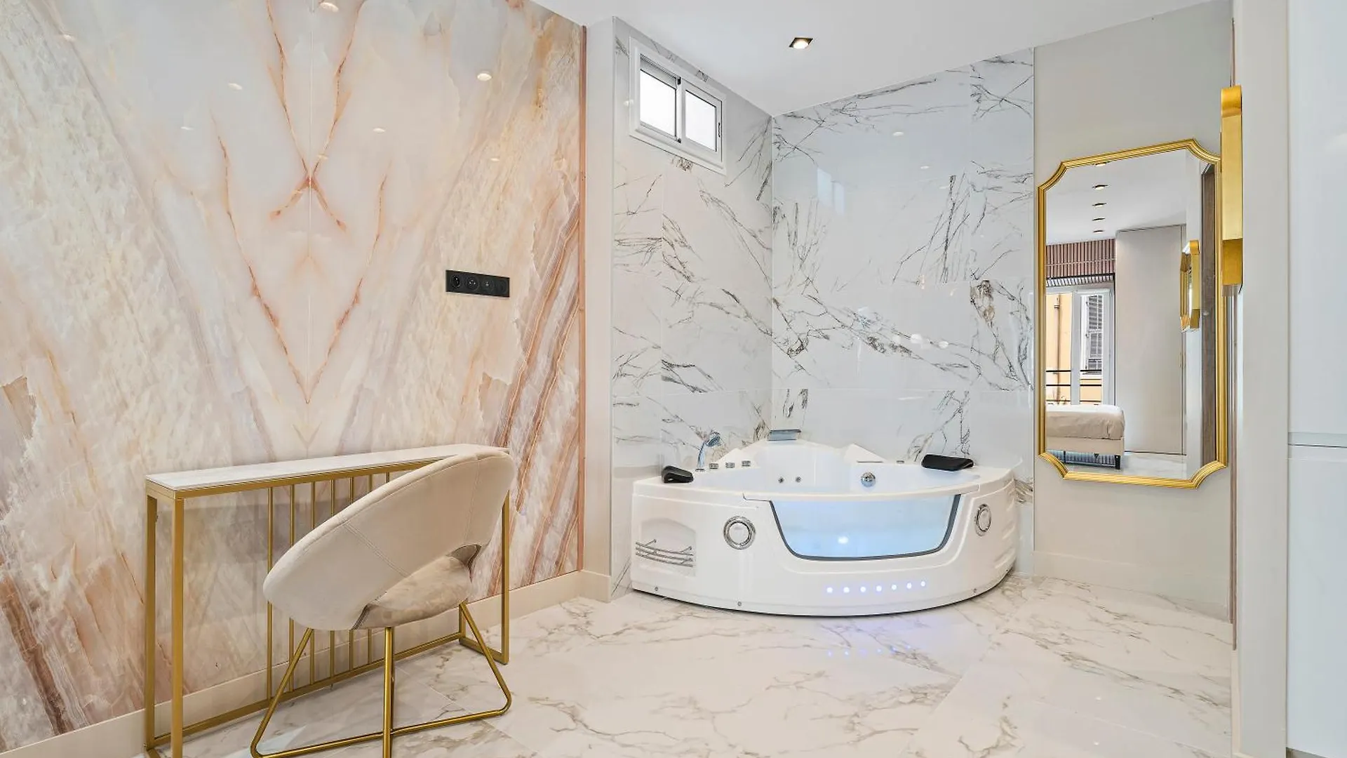 Nice Renting - 8France - Luxury & Comfort Love Room Suite Jacuzzi Massena