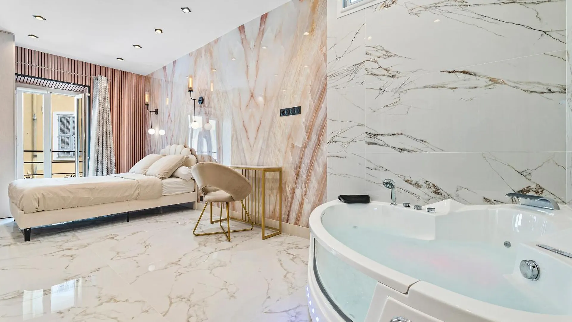 Lägenhet Nice Renting - 8France - Luxury & Comfort Love Room Suite Jacuzzi Massena Frankrike