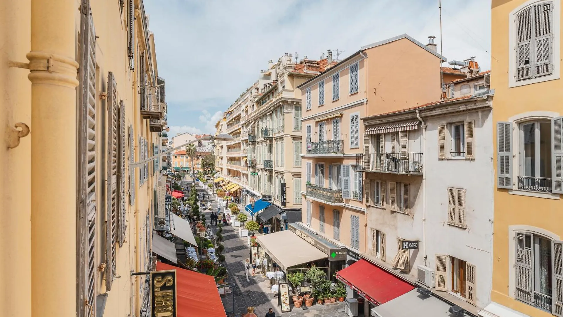 Nice Renting - 8France - Luxury & Comfort Love Room Suite Jacuzzi Massena 0*,  Frankrike